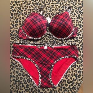 Victoria’s Secret Set, New